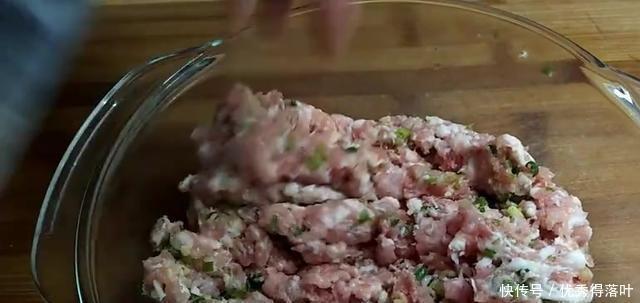 好吃|莲藕饺子好吃又巧,如果你学了这个方法,孩子们可以吃一大盘