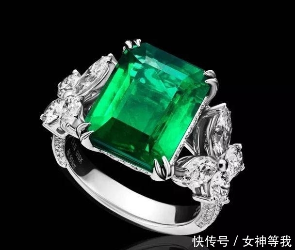 手机|“土豪”姑娘带五个“钻戒”,专家估价后,观众急忙拿出手机计价