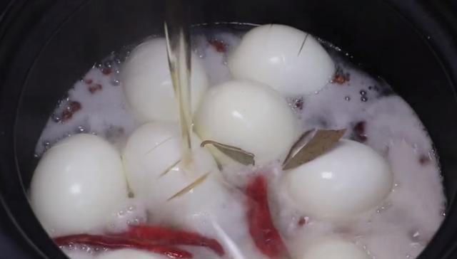 美味|鸡蛋不要煮着吃了，教你创新吃法，不加一滴水，营养美味，真解馋