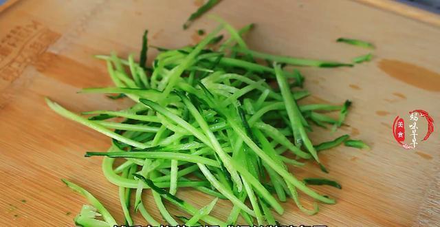 花生米|夏天,我家就爱3种美味,做法懒人,酸辣开胃,天天吃都不腻