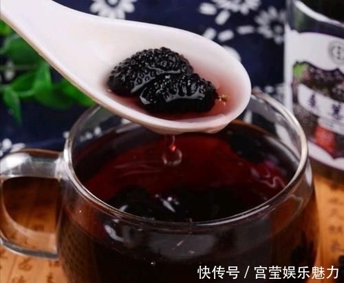  水果|桑葚泡水后掉色，还可以吃吗？恭喜：这种桑葚对身体更有利