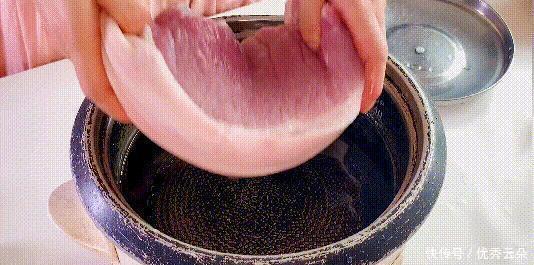  适量|小时候最爱的蒜泥白肉，加了秘制甜酱油，经典川菜不错过