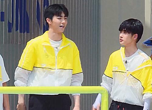 周震南|周震南跟陈立农同队,商讨跟蔡徐坤对决的方法,谁注意何洛洛咋做的