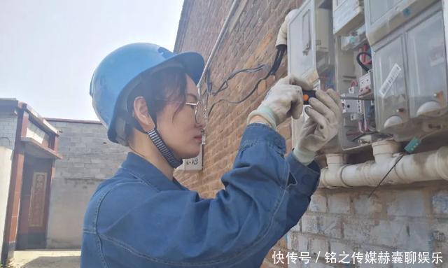 操作|脱下工装,这些电网女神竟这么美!
