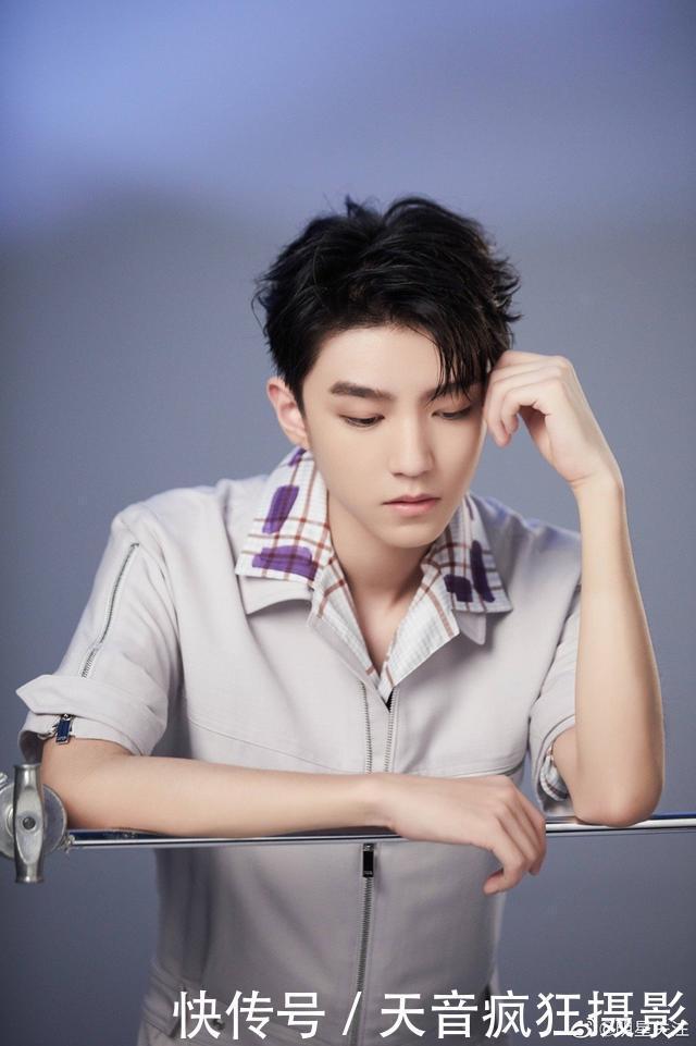 八月|王俊凯八月搭配合集,大帅哥衣品超级棒,一起学起来!????