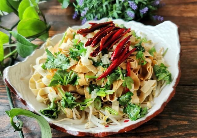  辣椒|东北人超爱吃的干豆腐做法，下酒下饭都不错，适合夏季吃