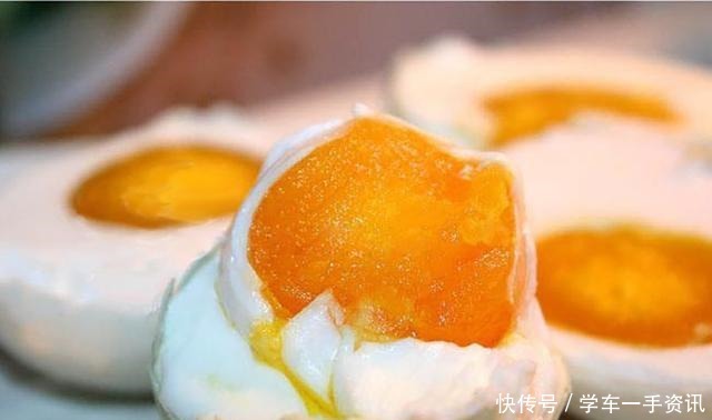 特别|外婆独有的腌制咸鸭蛋配方,一剥皮油滋滋冒,吃过一回终身难忘