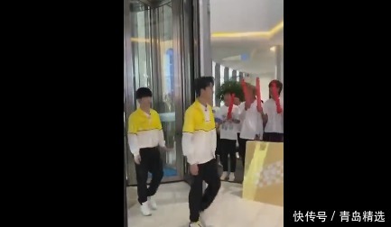 尖叫|蔡徐坤、陈立农……跑男来青岛了!录制现场大批粉丝尖叫连连