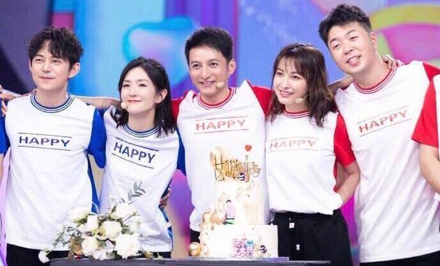 做客|李维嘉做客大张伟的节目,一直插不上话,谢娜看不下去帮了李维嘉