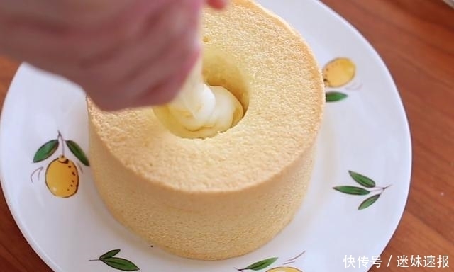 绵软|爆浆花朵小蛋糕:做法简单,绵软香甜,看着就想吃,孩子超喜欢