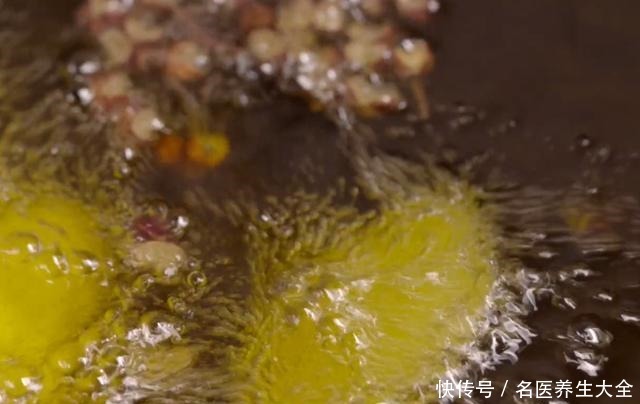 好吃|辣子鸡块的正宗做法,麻辣干香,外酥里嫩,好吃到舔手指
