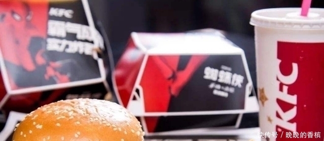 对比|同样12元的汉堡,肯德基华莱士和汉堡王对比,切开后它“打脸”了