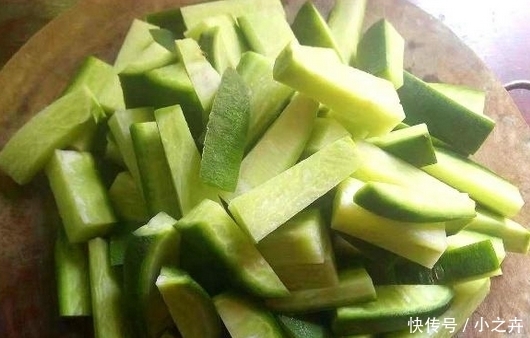  萝卜条|秋天的萝卜最鲜嫩，教你一招腌着吃，开胃又下饭，便宜又营养