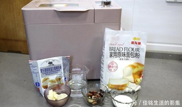高筋面粉|想吃面包自己做,连烤箱都不开,营养暄软有嚼劲,抓两片能当饭