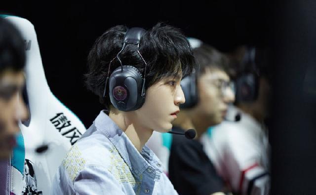  实力|网友热议王俊凯LPL九周年表现：若风实力下滑太离谱了，王俊凯电竞男主