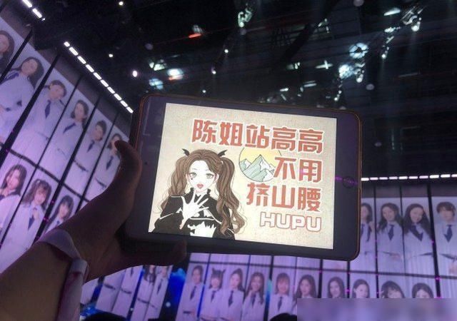 下意识|陈卓璇出道后赵粤、王艺瑾却在偷笑,她下意识的动作太打脸了