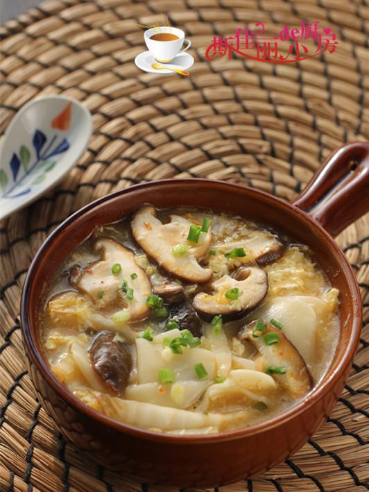 儿子|冷天儿子就馋这早餐,不揉面不擀皮,5分钟煮一锅,简单又营养