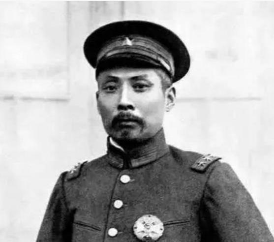 不想|日本最不想惹的两个军阀，一个声称日本人都该死，一个借钱不还