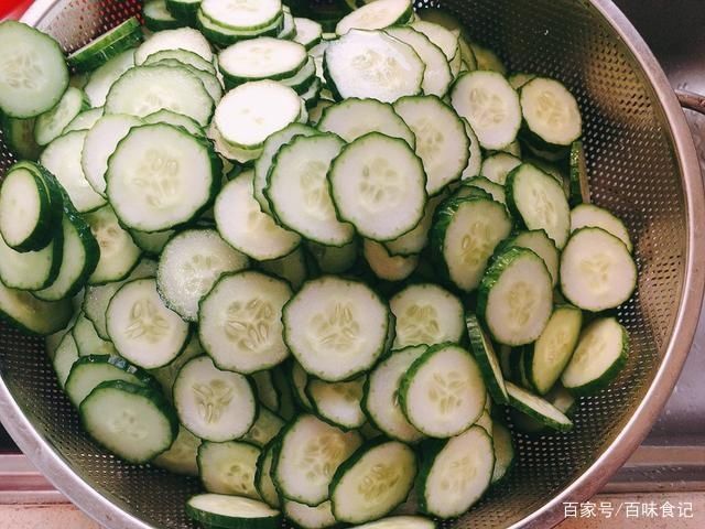 喜欢|入秋后,这菜才2元1斤,晒干囤起来,能吃大半年