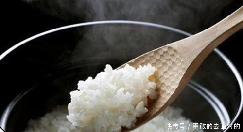 牢记|煮米饭，可不能直接放水煮！牢记3点，米饭软糯，粒粒分明