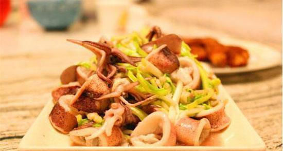 淀粉|美食精选红烧狮子头,香煎茄盒,豆芽炒胡萝卜,蒜黄笔管鱿鱼