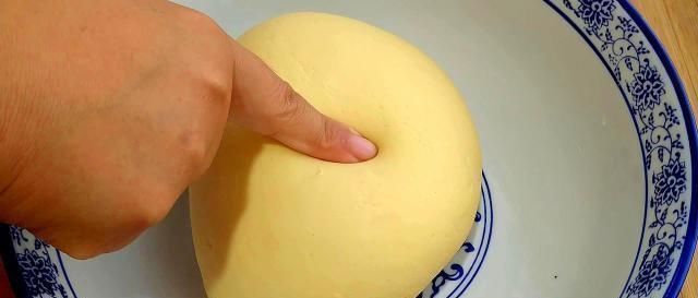  停不下来|玉米面最解馋的吃法，不加一滴水，蓬松暄软，好吃到停不下来