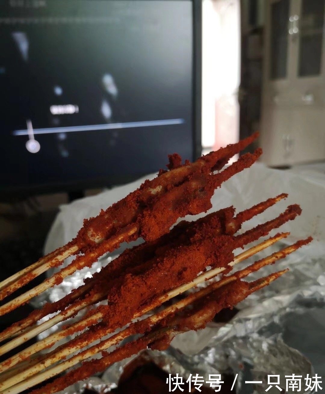 客户|当外卖客户要求特辣,看到老板做法,外卖小哥幸灾乐祸的样太逗了