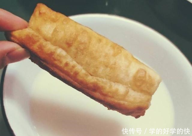 蓬松|自己在家炸油条,除了酵母粉,还要加点它,炸好的油条才更蓬松