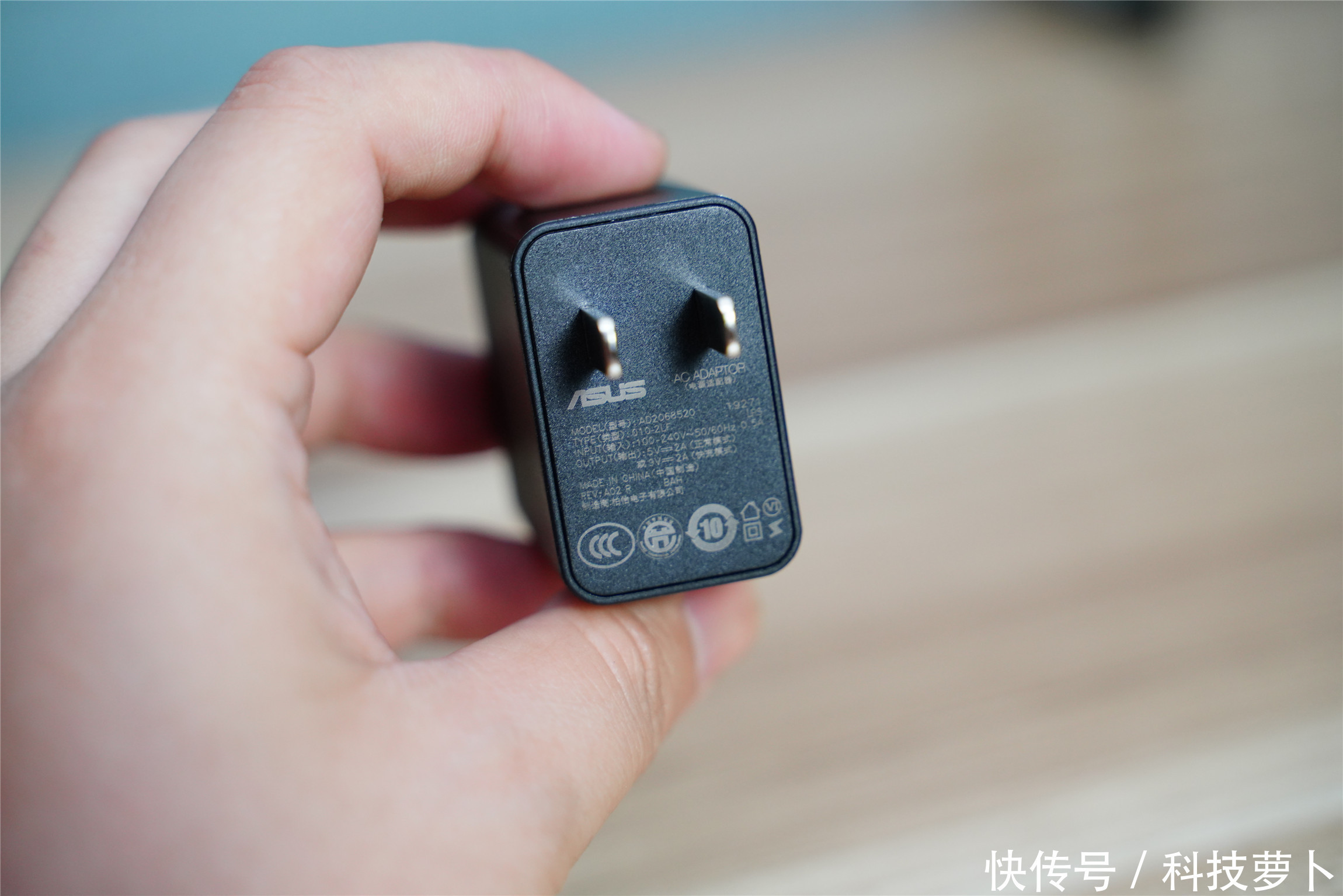 全球|全球首款240Hz+3ms电竞便携显示器,ROG XG17AHP评测