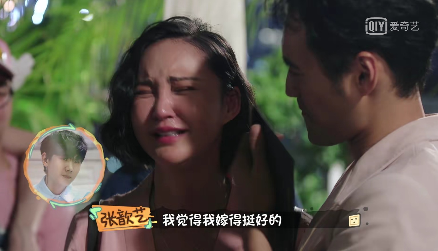 美食|张歆艺探班袁弘,给全剧组送美食和风扇,袁弘上来就是一个树懒抱