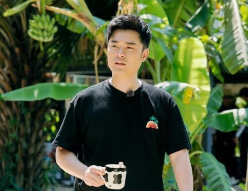 吃出|明星餐厅也不靠谱李子柒螺狮粉吃出苍蝇,陈赫火锅出现毛毛虫