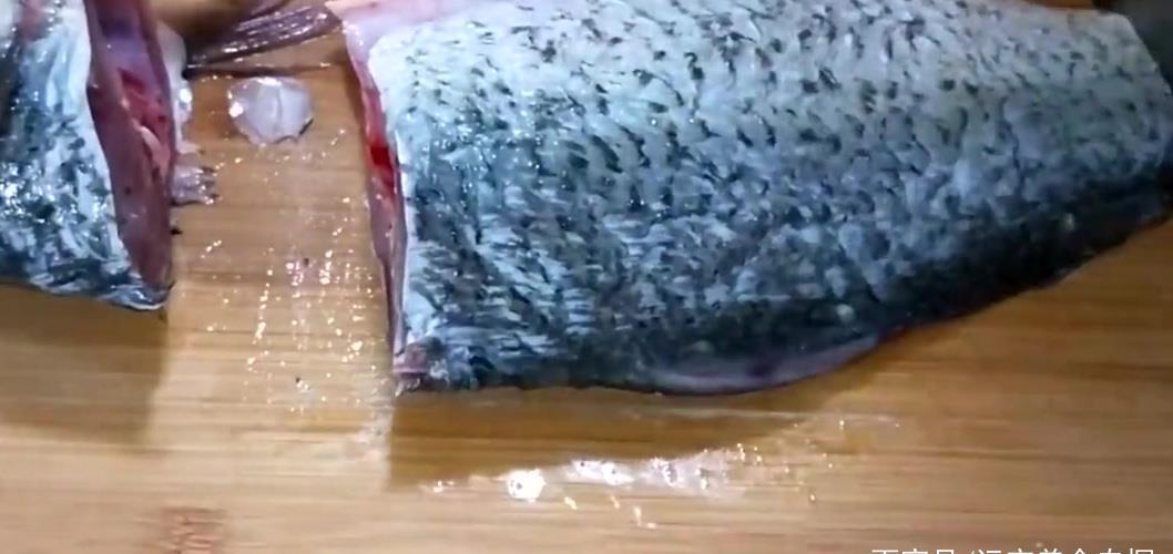  试试|分享鱼肉的新吃法，是餐桌上必备的一道大菜，喜欢赶紧试试！