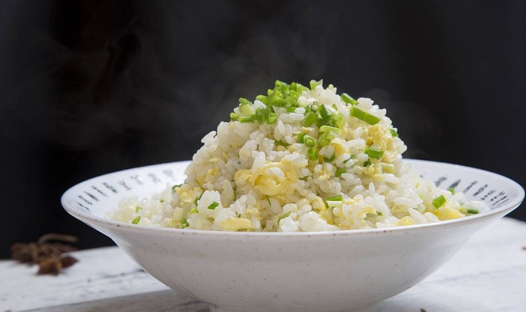 胡萝卜|如何让蛋炒饭变得美味掌握这些步骤很重要,炒饭很好吃
