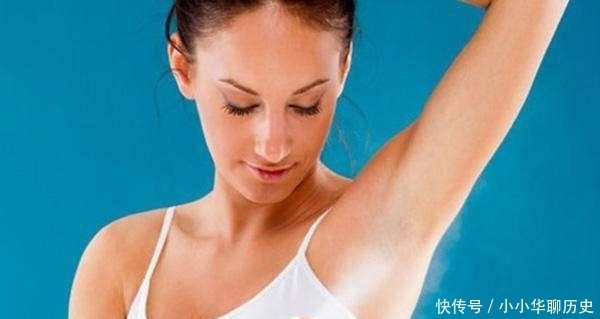 难闻|女人喷香水时，尽量少犯3个“错误”，不然味道易散，还难闻