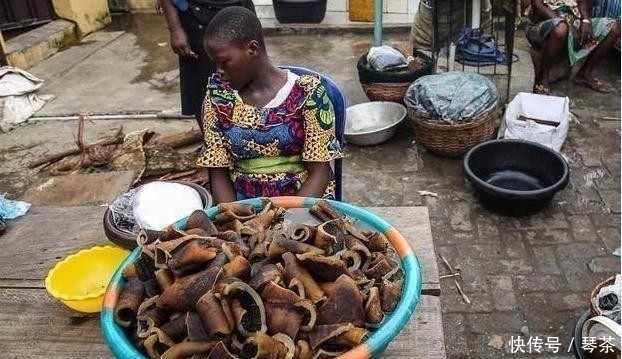 非洲|非洲黑人农村集市里卖的食物，国人大都不敢吃