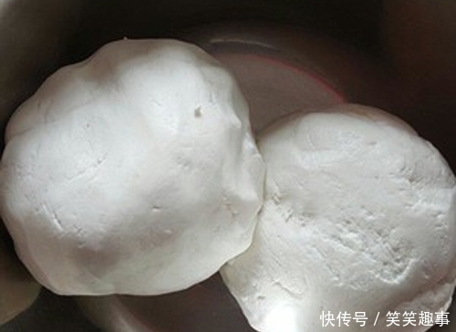  东北|东北的特色小吃“粘耗子”，您吃过吗？做法简单，让人百吃不厌