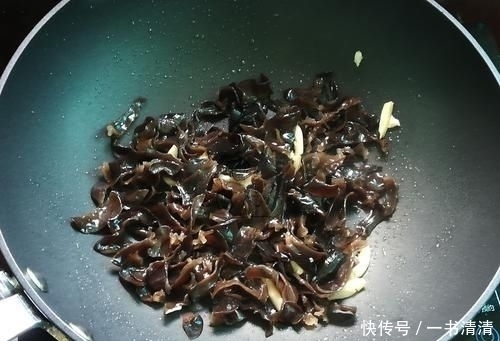 好看|夏天,吃它既能减肥又美味香甜,常吃还能减掉大肚肚,穿啥啥好看