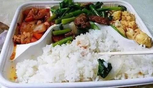 来非常|高铁上的土豪盒饭,每一口都是钱啊,网友贫穷限制想象