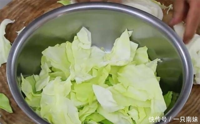 有酸|一种有两种口味的食物,手撕包菜有辣的,糖醋莲白有酸的