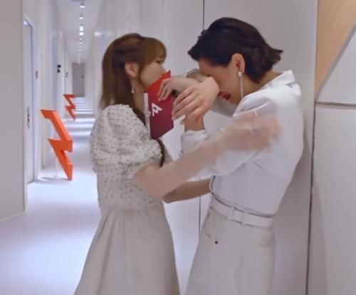  公演比拼|《乘风破浪的姐姐》第一次公演姐姐扎堆哭，黄圣依抹泪，万茜厉害了