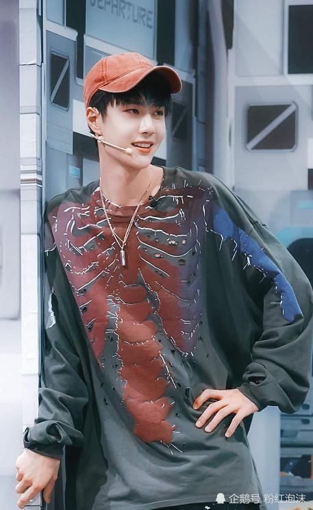 王一博|谁说王一博话少的黄渤是这样评价的,街舞节目组这一小细节好宠一博啊