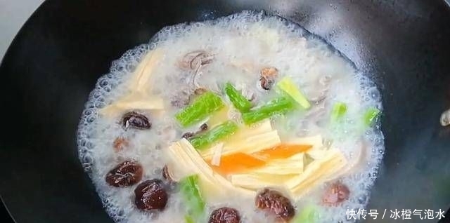  淮扬|厨师淮扬教你如何用白水果做猪肚，美味可口，擦洗是关键