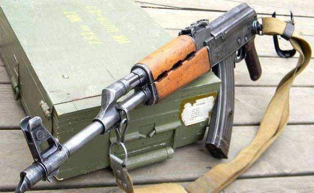 米处|AK47射程是400米,我站在401米处,能徒手接子弹吗?