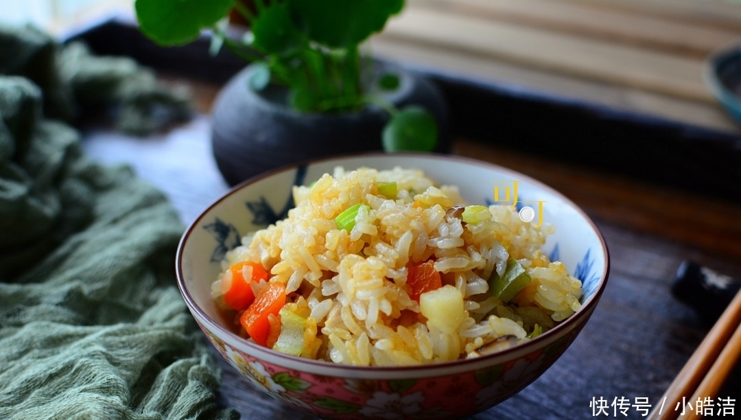  食材|最适合夏天吃的焖饭，不用开火，五种食材一起焖，每人两碗不够吃