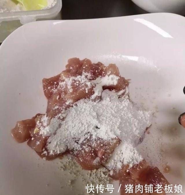  酸甜|菠萝酸甜肉：一道色香味俱全的酸甜佳肴！