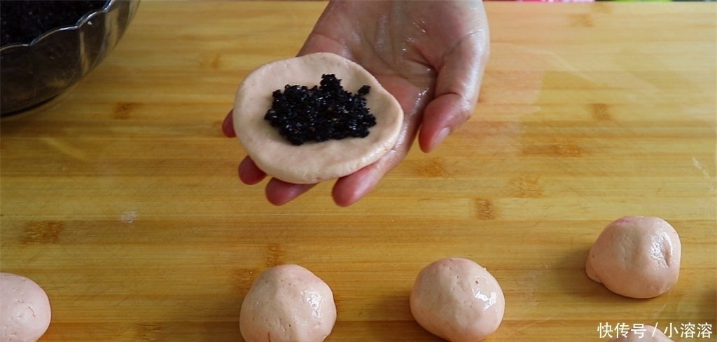 黑芝麻|3个西红柿加1碗芝麻,教你简单又好吃的做法,出锅老公连吃5个