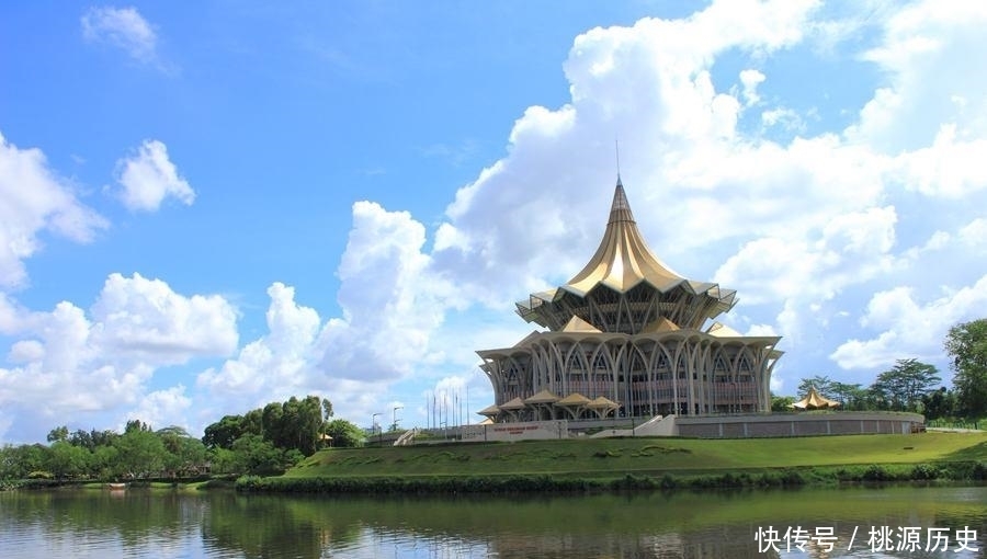  白人|英国平民梦想环游世界，却在半路当上国王，建东南亚唯一白人国家