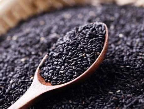 加水|教你黑芝麻的新做法,不加油不加水,每天吃一片,健康还养生