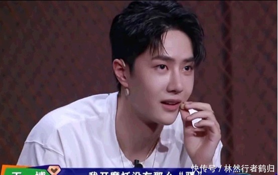 上线|王一博反撩小宝,霸总上线摸脸杀、摸头杀一气呵成,燃炸全场!