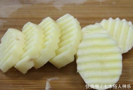  做法|排骨糯米天生一对，上锅一蒸就能吃，香软嫩汁丰富，好吃不上火